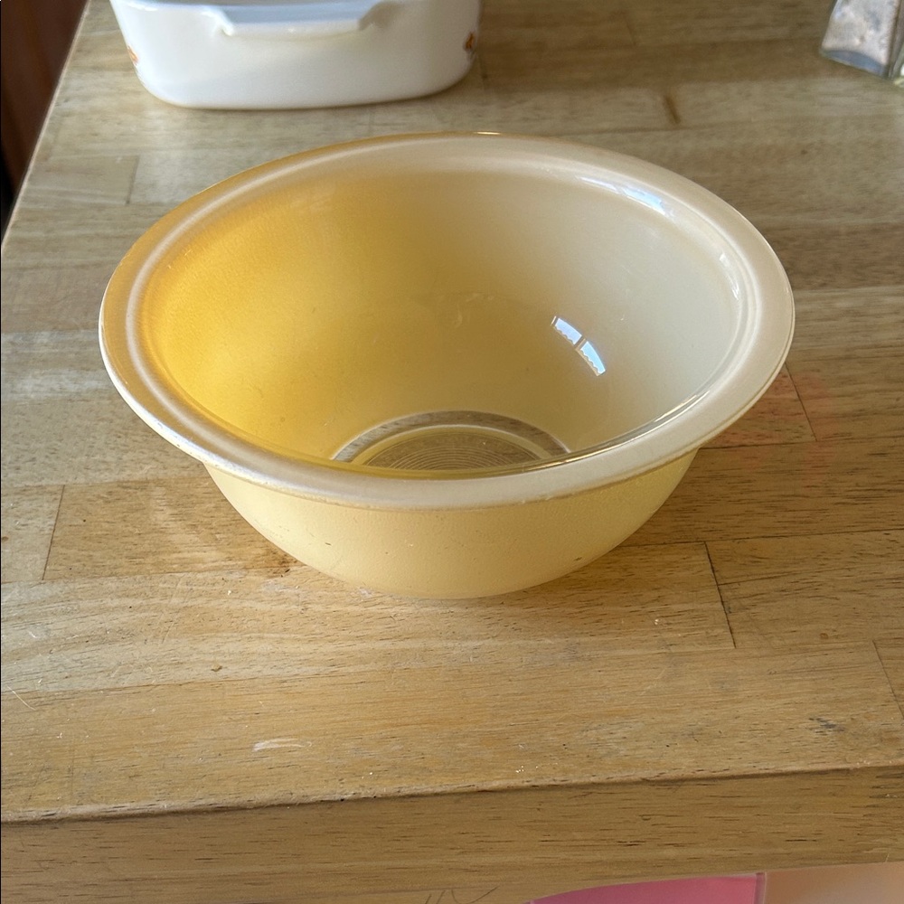 Pyrex #322 1L  vintage, mixing bowl Cream and Yellow Mixing Bowl